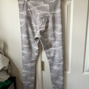 Athleta Elation women’s camo 7/8 Leggings sz S